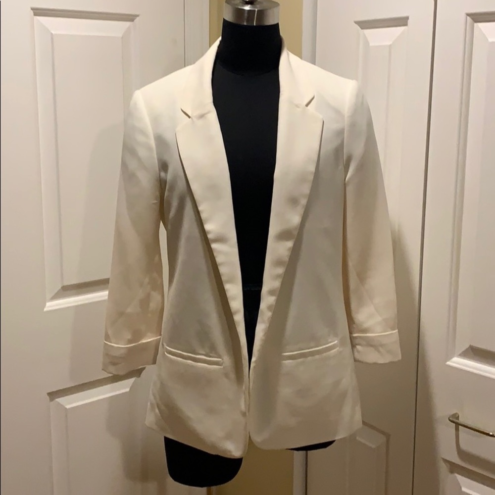 ❗️2/$30❗️Forever 21 White Blazer in M